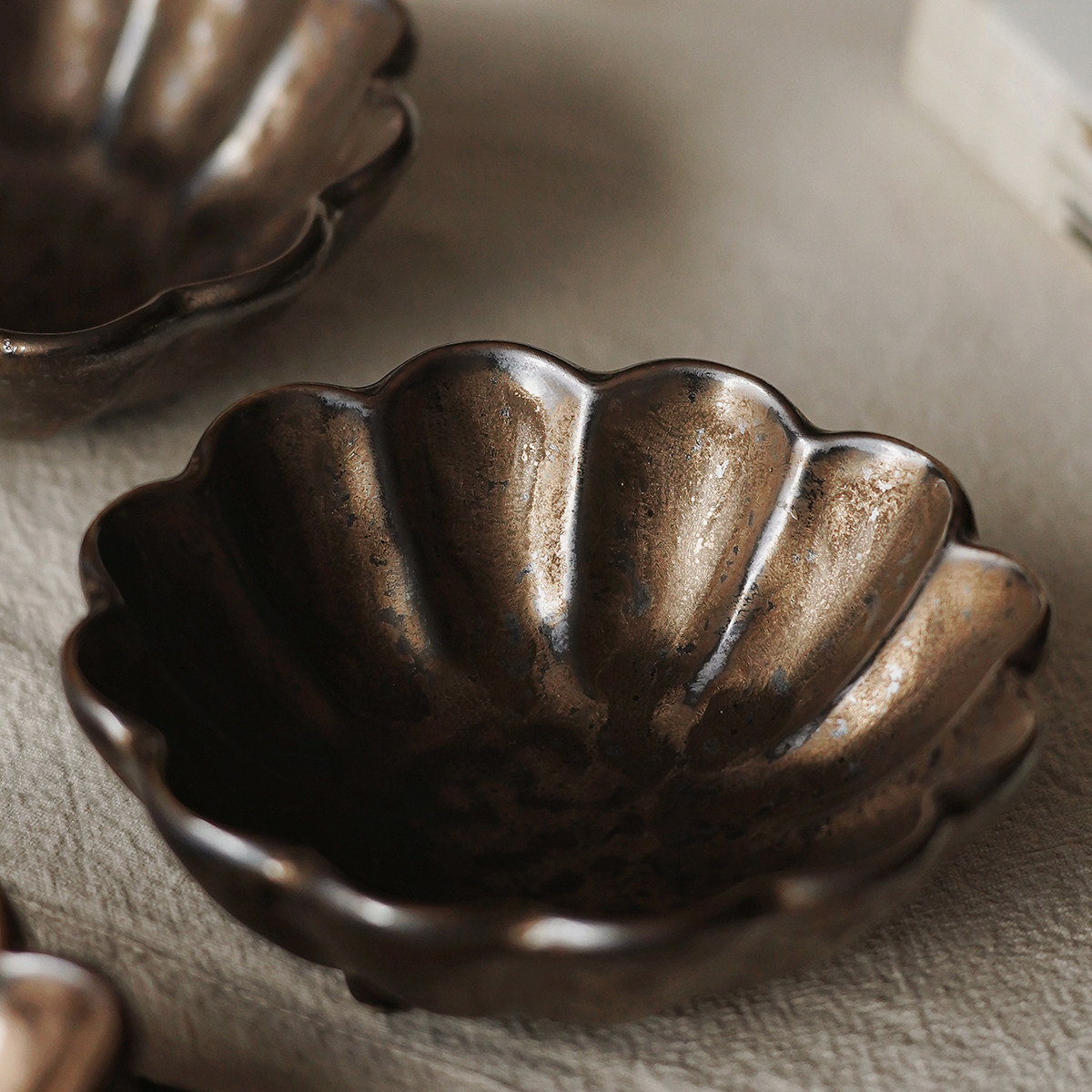 现货日式美浓烧小兵粗陶手工复古黑梨花餐盘甜品菜碟水果盘子碗,餐饮具,碗,淘宝优惠券,粉丝福利购,淘宝优惠卷