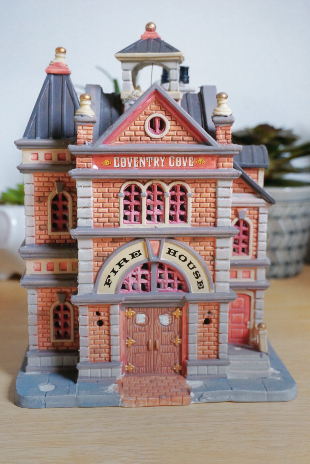 出口美国lemax陶瓷小屋手绘浮雕别墅建筑复古圣诞烛台房子摆件