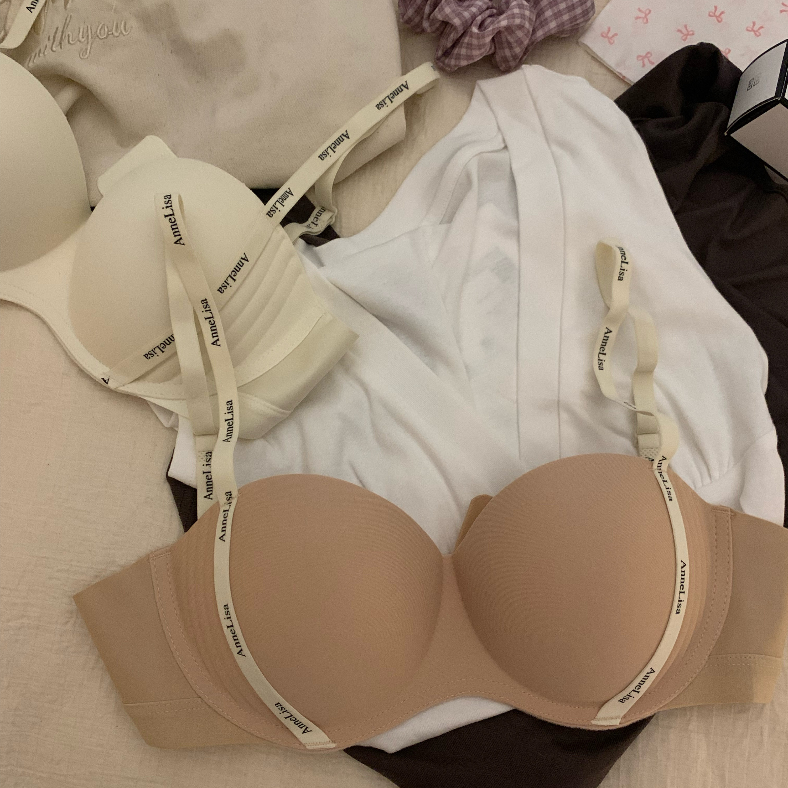 小胸聚拢显大内衣女无痕无钢圈不空杯收副乳防下垂字母肩带文胸罩