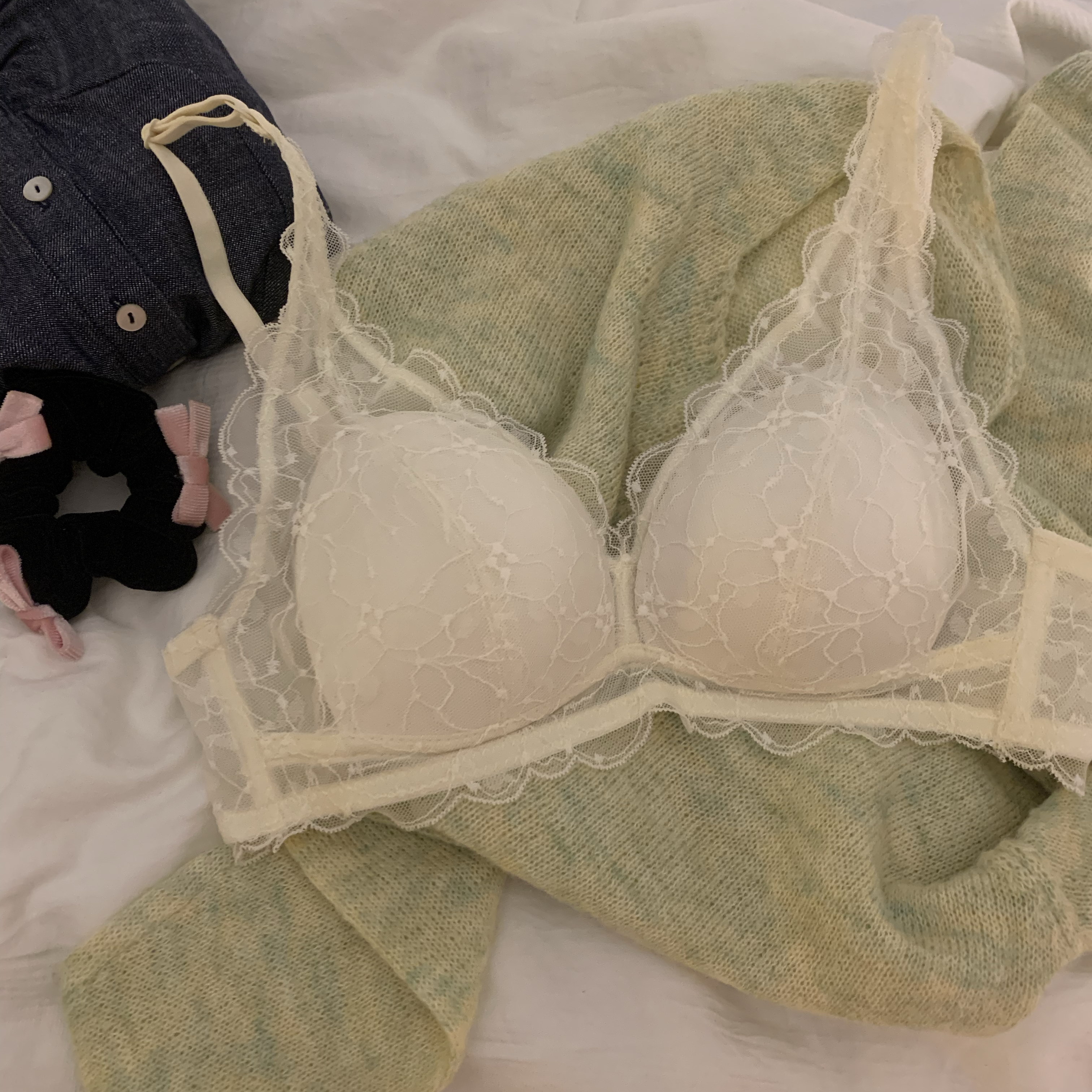法式蕾丝内衣女夏薄款无钢圈小胸聚拢性感纯欲风透气三角杯文胸罩