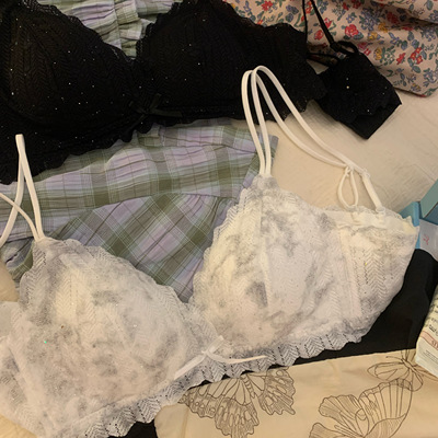 法式蕾丝三角杯内衣女薄款无钢圈小胸聚拢轻薄舒适美背文胸罩套装