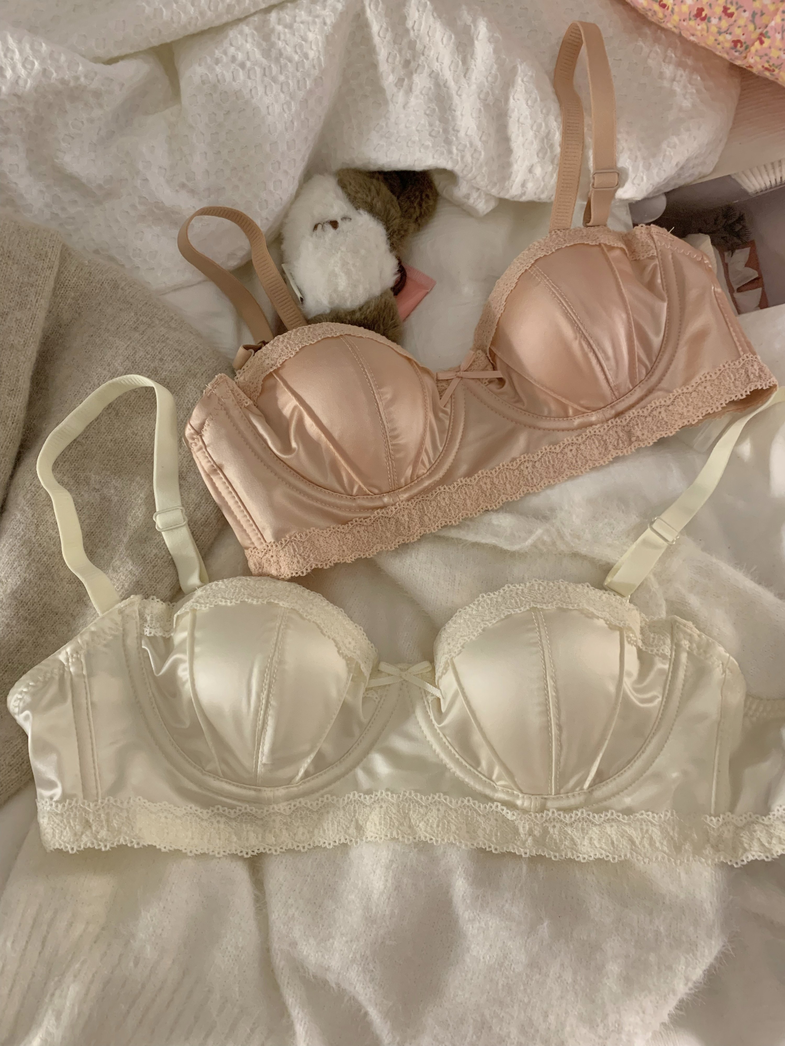 法式无痕绸面内衣女薄款软钢圈收副乳防下垂兔耳杯小胸文胸罩套装