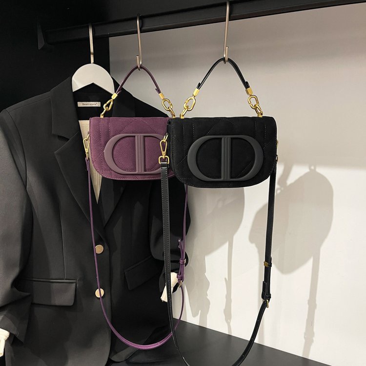 正品高级感轻奢小众女士包包2025新款超火小方包女斜挎通勤单肩包