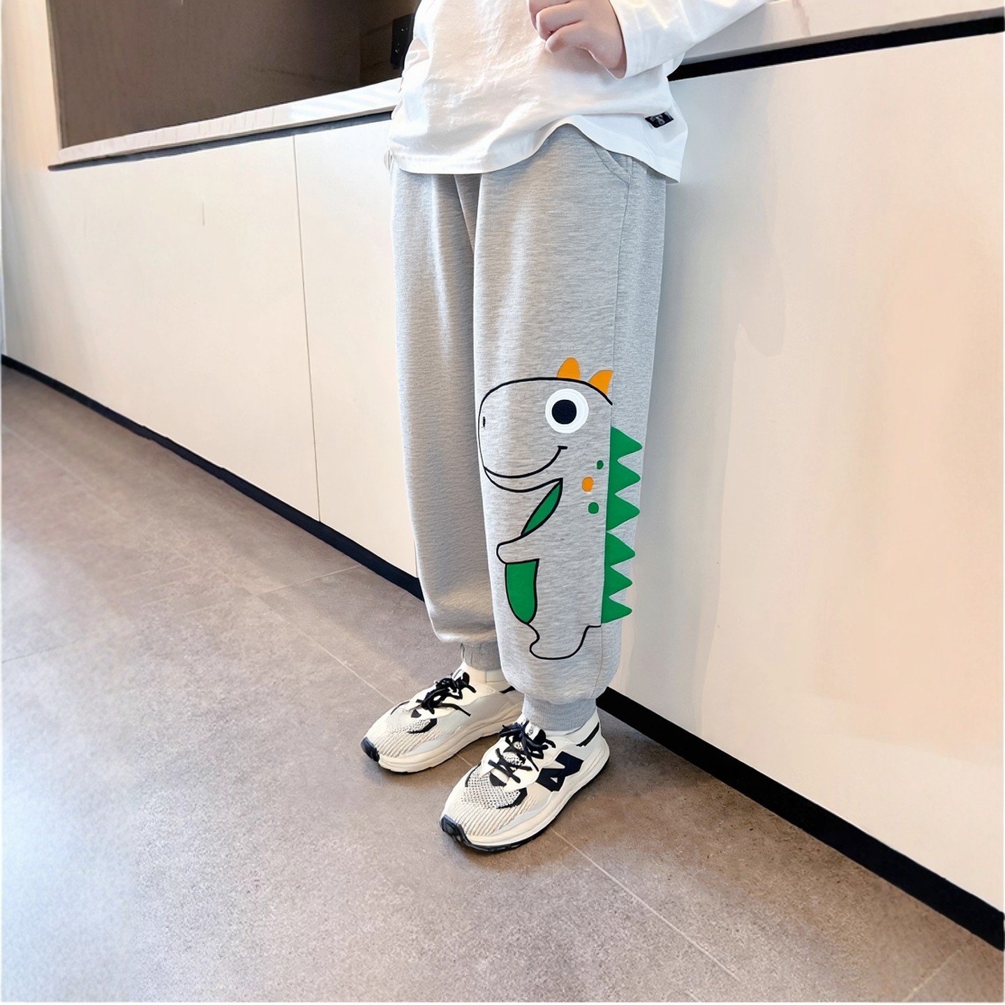 品牌童装2026春季新款男宝宝卡通恐龙儿童纯棉大毛圈运动束脚长裤