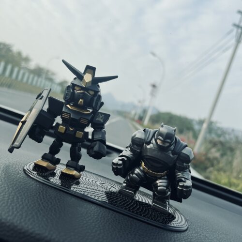 重装蝙蝠侠高达汽车摆件