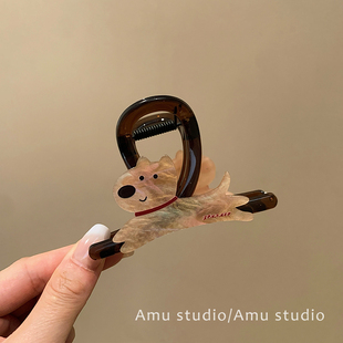 可爱卡通小狗抓夹女2025新款后脑勺盘发鲨鱼夹半扎发中号夹子头饰