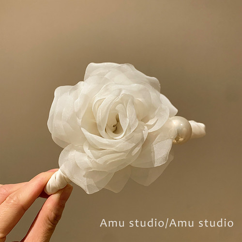 高级感温柔花朵山茶花发夹女2025新款气质后脑勺盘发鲨鱼夹抓夹子