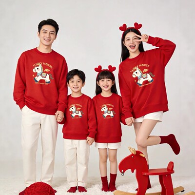 马年全家福亲子装本命年秋冬加绒红色卫衣2026新款拜年小月龄爬服