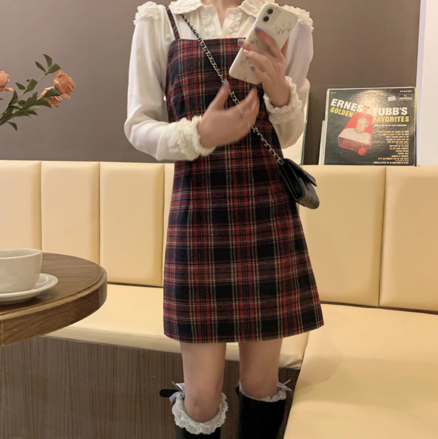 格纹吊带连衣裙修身显瘦