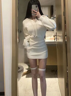 白色连衣裙子女装2025浅秋冬新款小个子流行穿搭厅里厅气包臀短裙