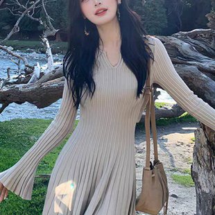 内搭打底毛衣裙子 针织连衣裙女高级感修身 香香family 莫斯里小调