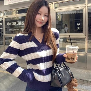 针织衫 香香family 设计感辣妹内搭长袖 款 蓝白条纹V领毛衣女秋季