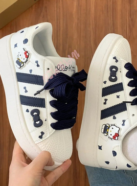 2025年春秋贝壳头粉色HelloKt中跟休闲风板鞋女学生百搭透气纯色