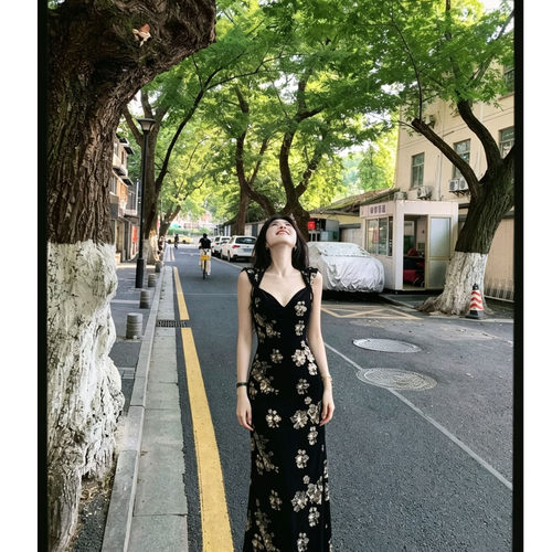 夏季辣妹风黑色包臀显瘦连衣裙