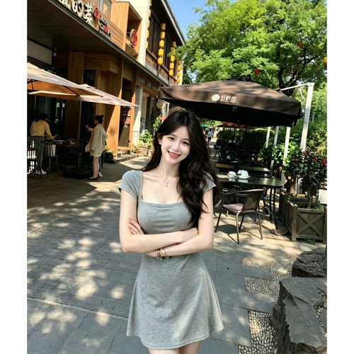 夏季纯欲U领修身显瘦连衣裙