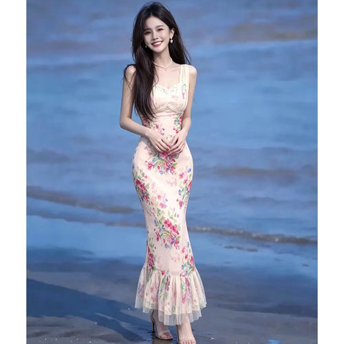 夏季法式碎花吊带修身包臀连衣裙