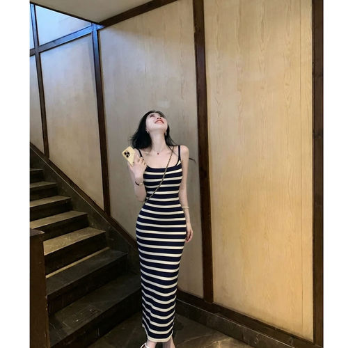 法式条纹吊带显瘦收腰包臀连衣裙