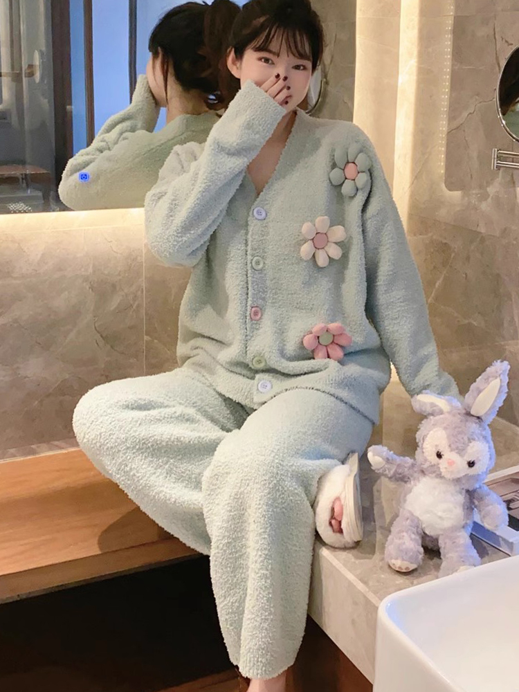 女珊瑚绒甜美花朵宽松开衫
