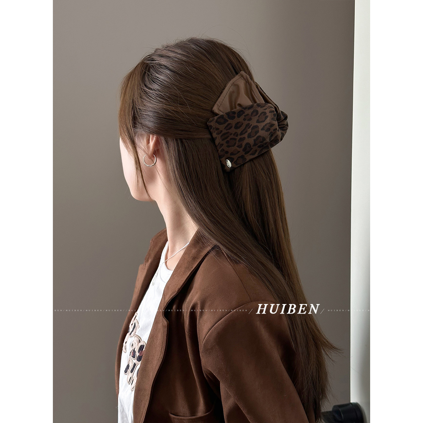 美拉德超好搭~皮质豹纹三角抓夹女显白通勤发卡鲨鱼夹后脑勺发夹