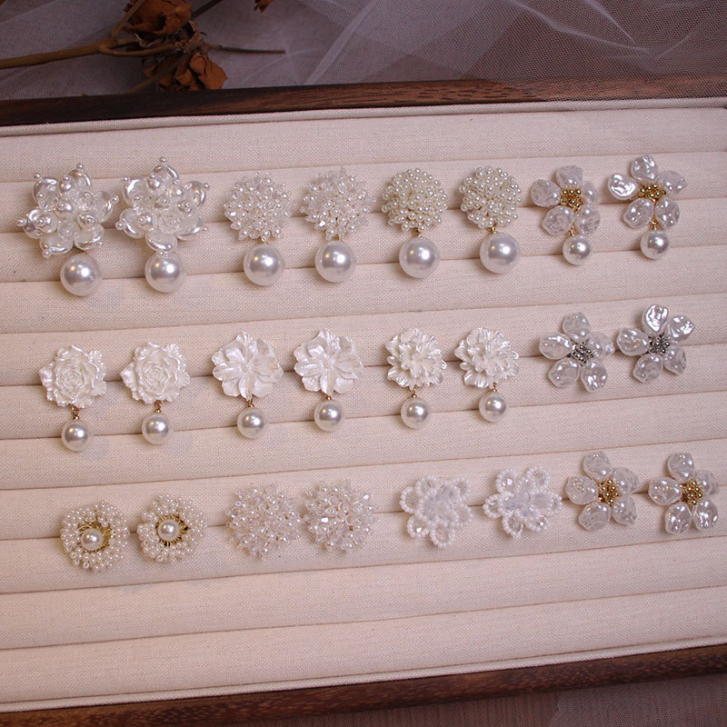 新款珍珠耳饰复古法式女花朵耳钉重工高级感新娘耳环结婚纱配饰品