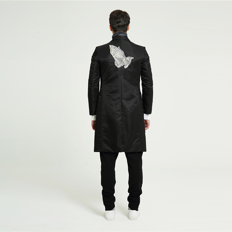 男女同款原创设计黑色丢勒祈祷的手刺绣休闲风衣 Clooouds