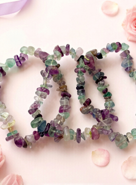 天然彩萤石碎石手链弹力皮筋手串波西米亚风简约时尚水晶饰品