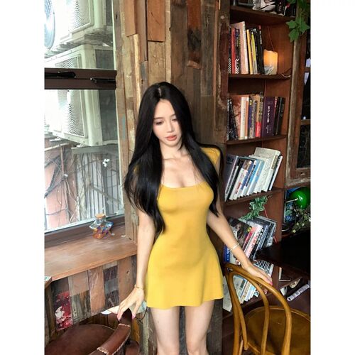纯欲风黄色u领无袖连衣裙女夏季后背镂空收腰裙子辣妹修身a字短裙