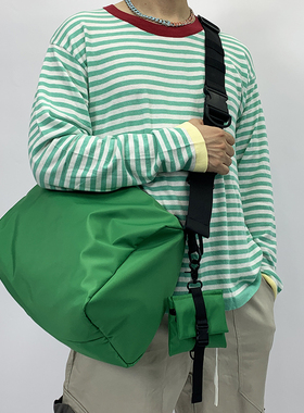 夏季新款大容量斜挎包男街潮个性绿色尼龙布单肩包休闲运动健身包