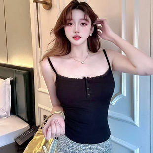 纯欲风黑色蕾丝纽扣磨毛吊带背心女秋冬季带胸垫保暖内搭打底上衣