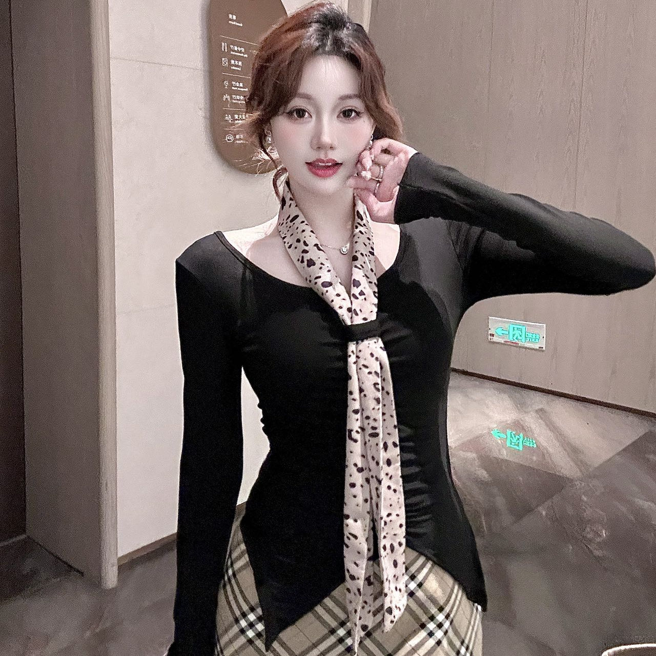 豹纹飘带挂脖长袖打底衫辣妹上衣