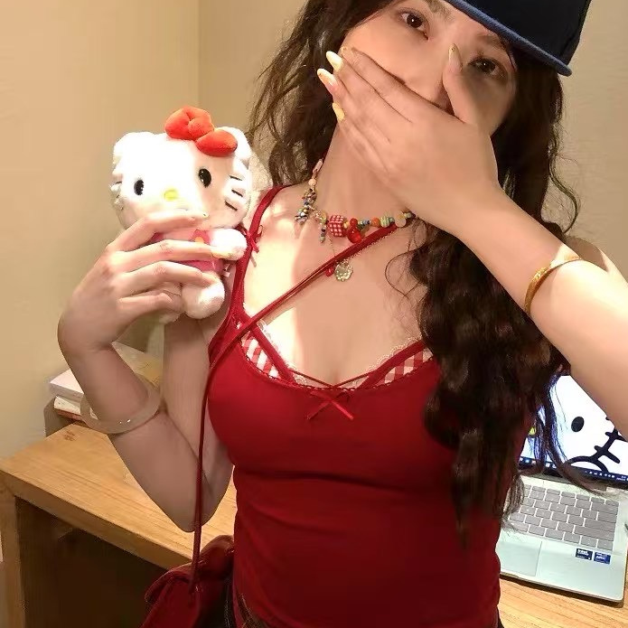 可爱纯欲风性感辣妹假两件吊带背心女带胸垫内搭修身显瘦抹胸上衣