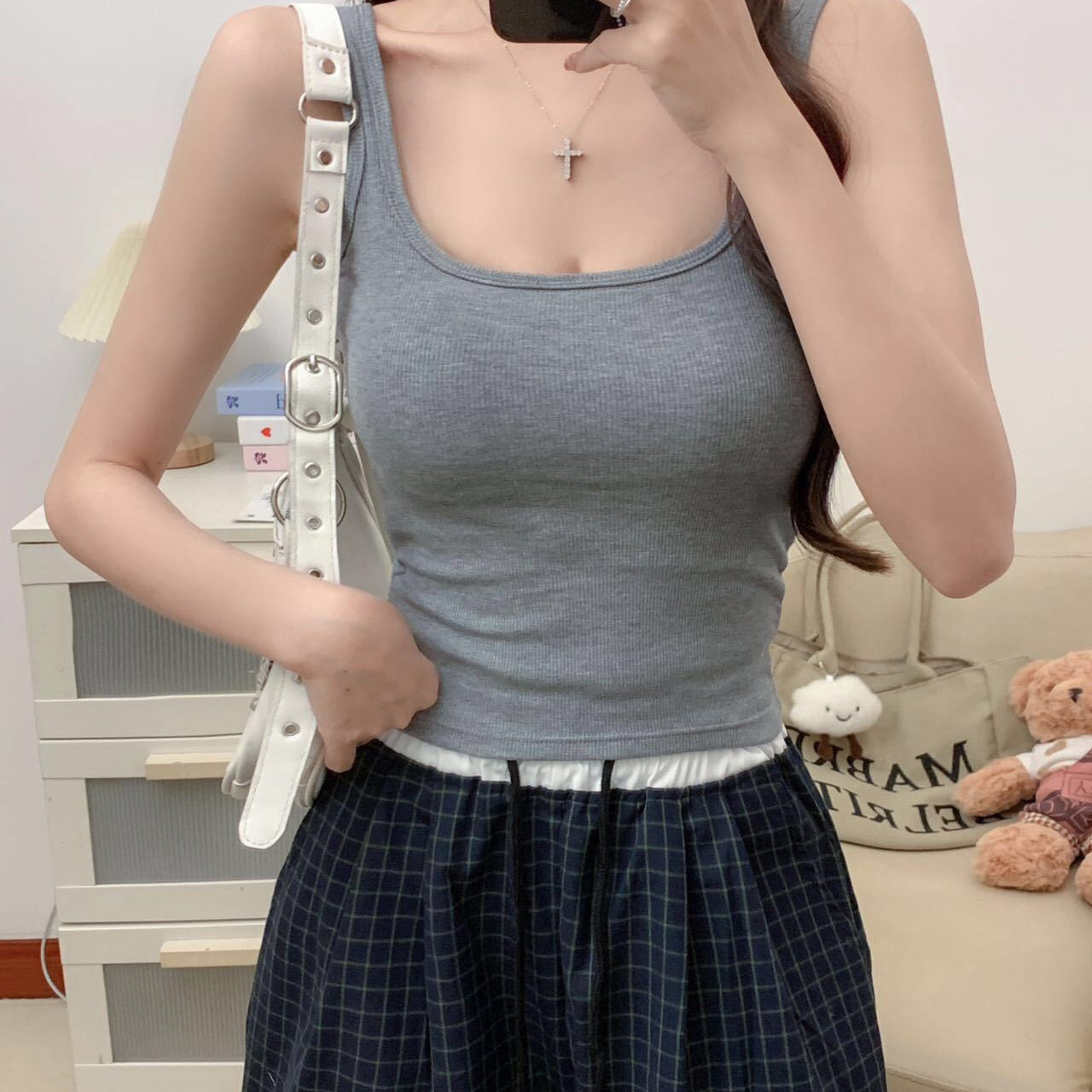 灰色磨毛吊带保暖背心打底上衣潮