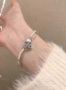 蓝色花朵珍珠手串女2025年新款串珠手链轻奢小众精致甜美百搭手