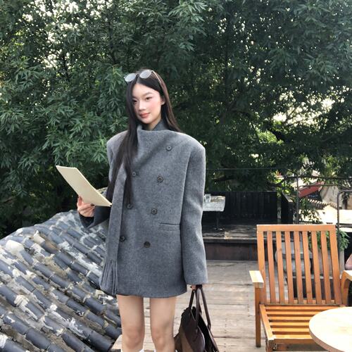 红人馆羊毛大衣女款2025新款秋冬季斗篷灰色夹棉呢子短款毛呢外套