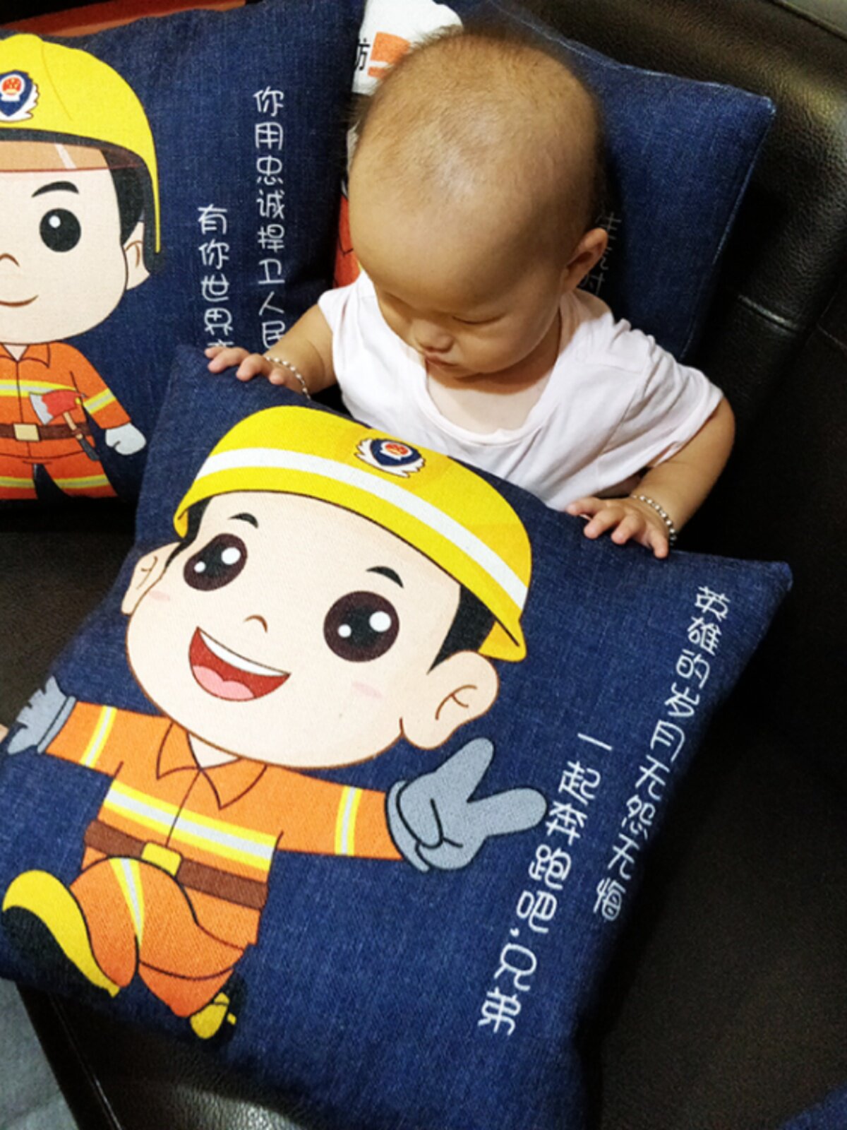 节日活动礼品 卡通消防火警午睡枕沙发床头椅子车靠垫