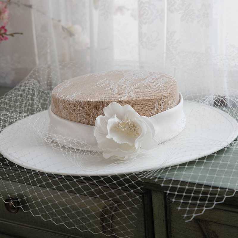 赫本风白色平顶礼帽网纱花朵英式新娘摄影写真名媛帽
