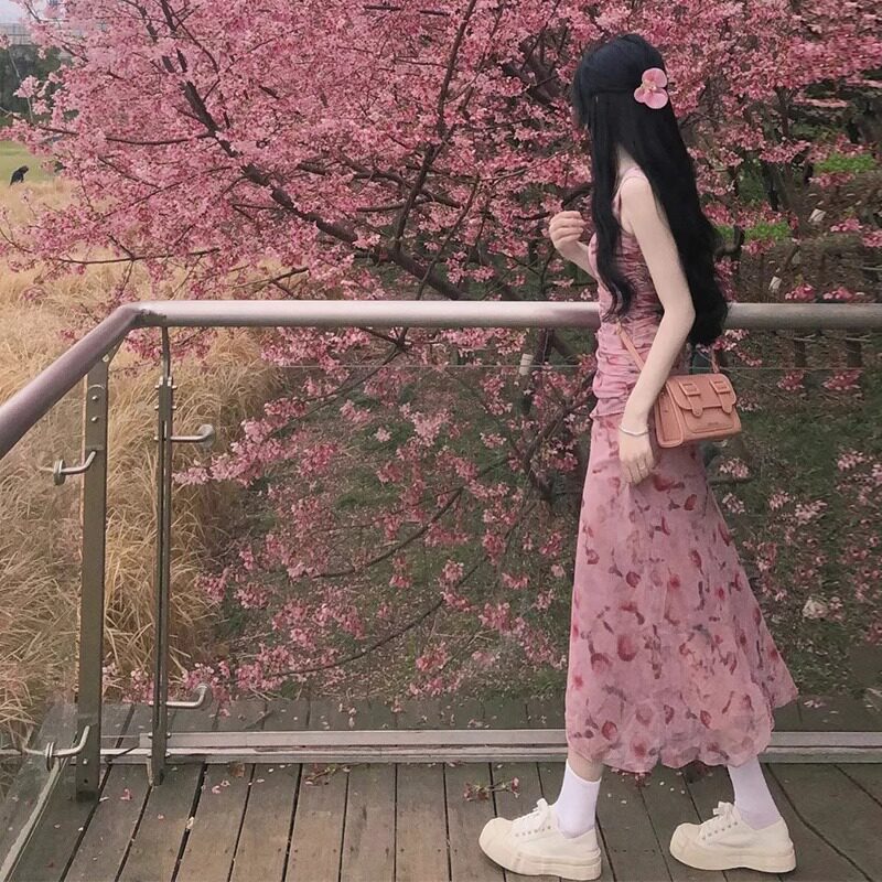 粉色吊带碎花连衣裙女