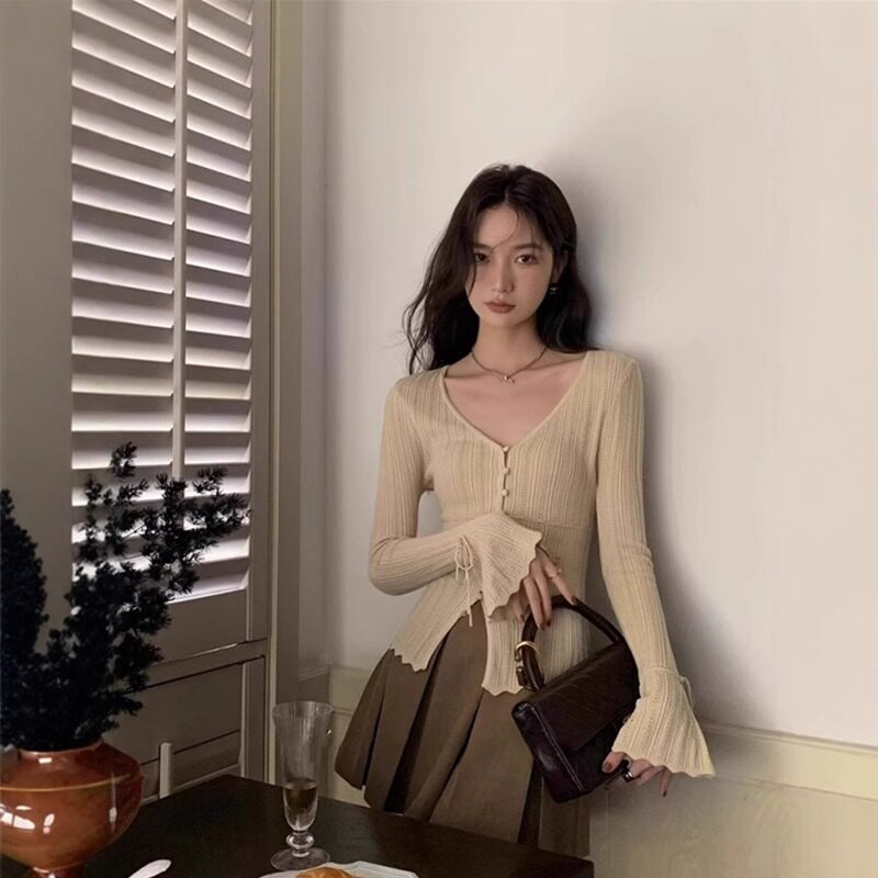 喇叭袖v领针织开衫女修身收腰