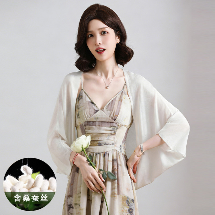 针织搭配连衣裙好看的短款开衫女