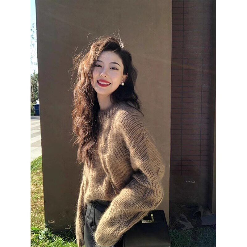 慵懒复古圆领软糯毛衣女