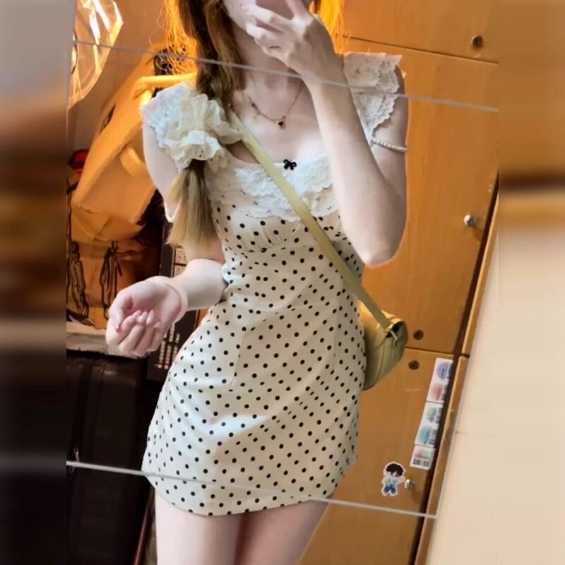 甜美法式蕾丝设计感修身包臀短裙