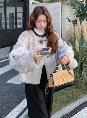 现货！2C056-7083-P185控278（浅灰色牛角扣麂皮绒皮毛一体外套）