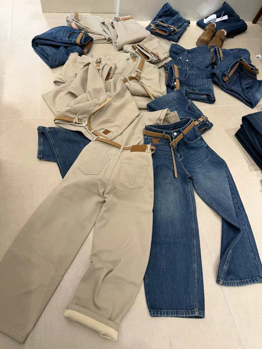 欧洲站2025冬季时尚高腰显瘦百搭韩版修身直筒加绒牛仔裤女阔腿裤