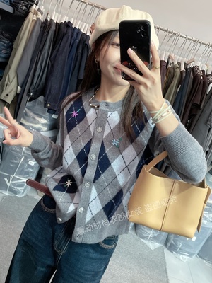 学院风菱格羊绒针织开衫女排扣设计精致花朵刺绣宽松百搭显瘦上衣