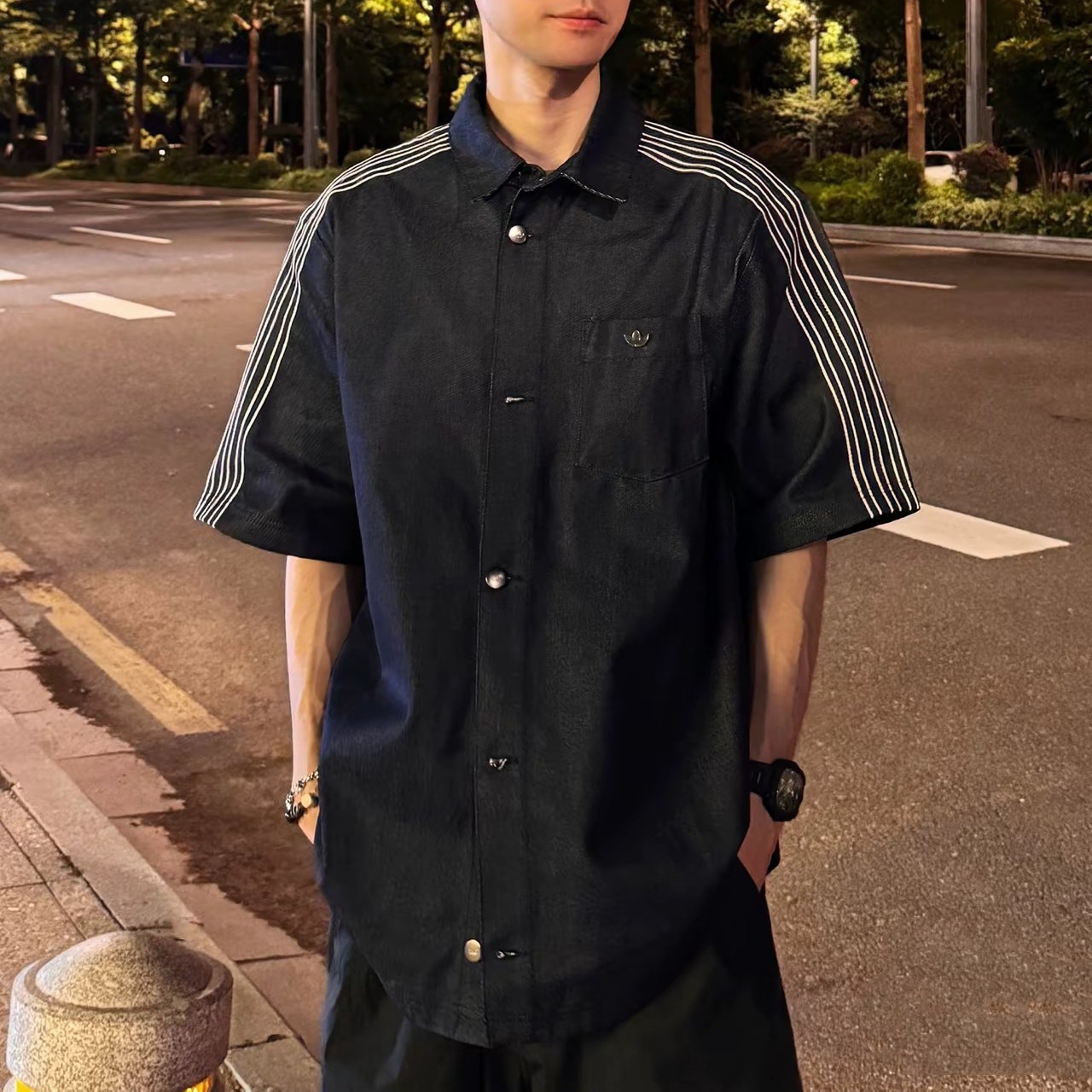 阿迪达斯三叶草女士运动短袖衬衫