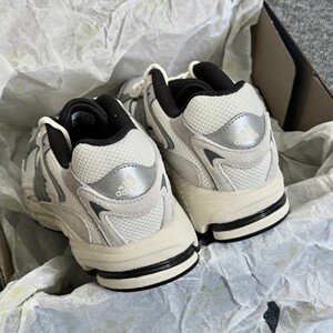 Adidas阿迪达斯正品春新款男女同款美式复古潮流运动跑步鞋JQ9152
