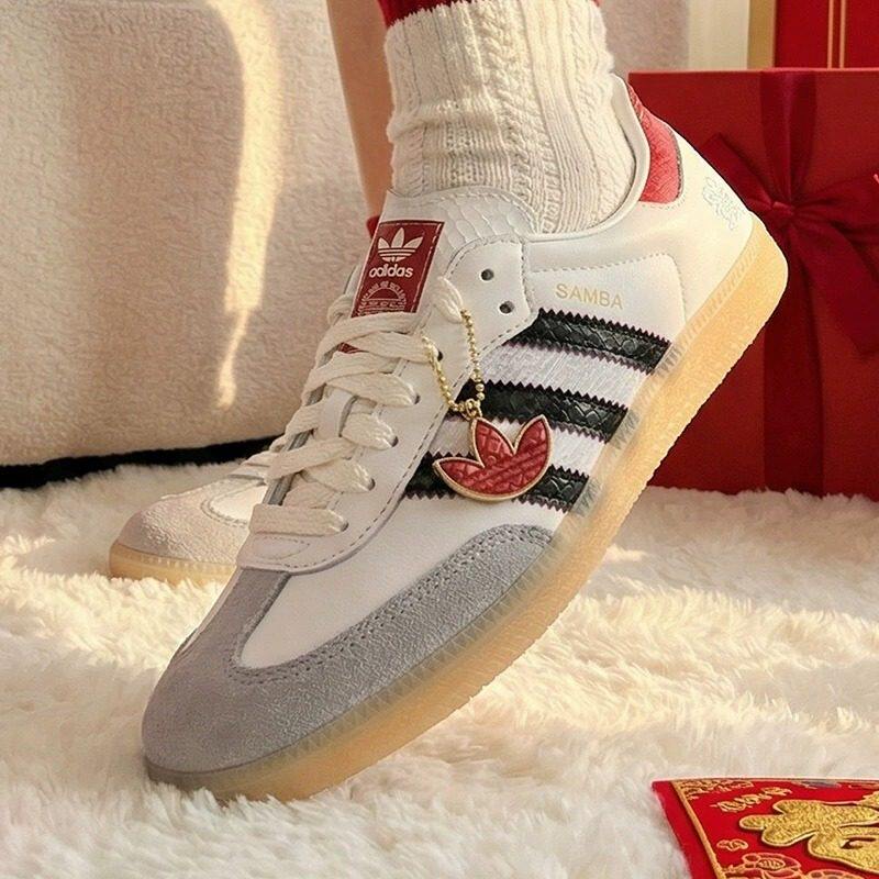 Adidas阿迪达斯三叶草红色板鞋