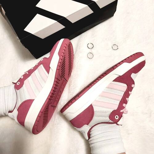 阿迪达斯Adidas低帮运动板鞋