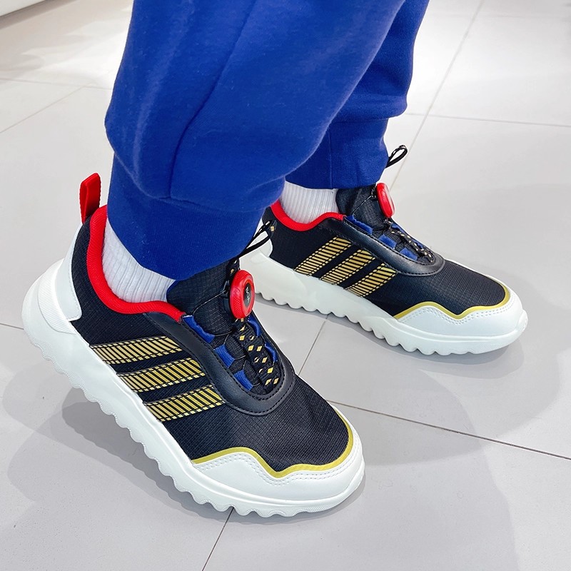 阿迪达斯儿童运动鞋旋转按钮