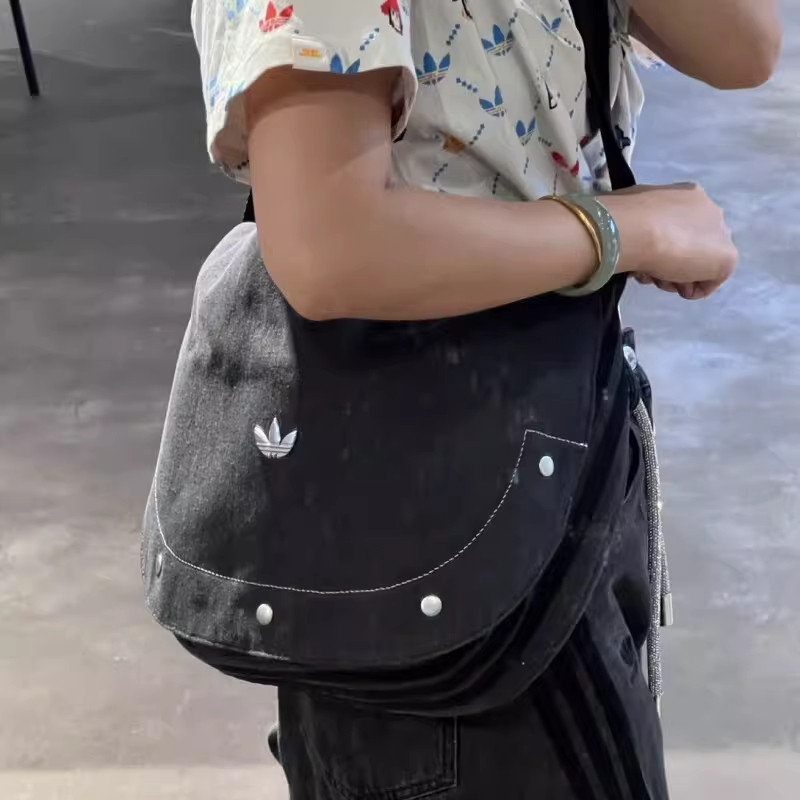 阿迪达斯三叶草女百搭运动单肩包